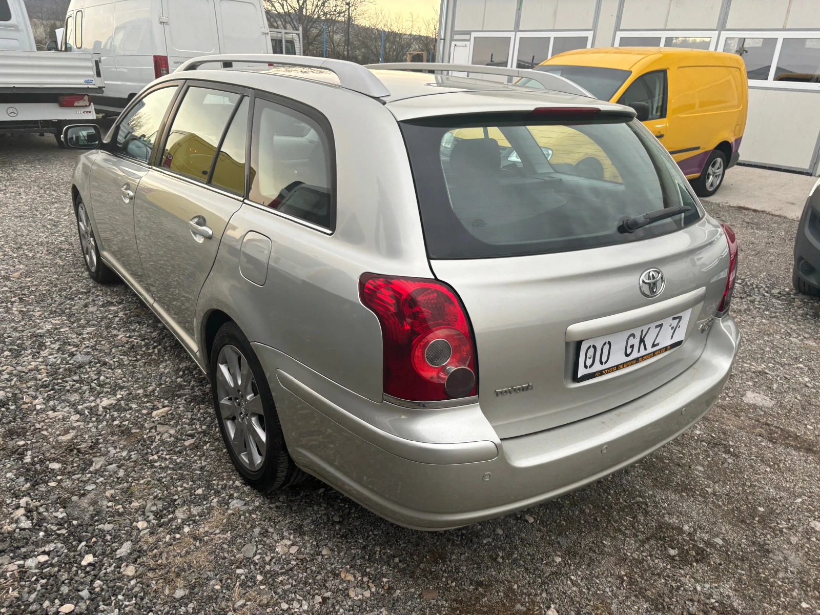 Toyota Avensis 2.0 - изображение 5