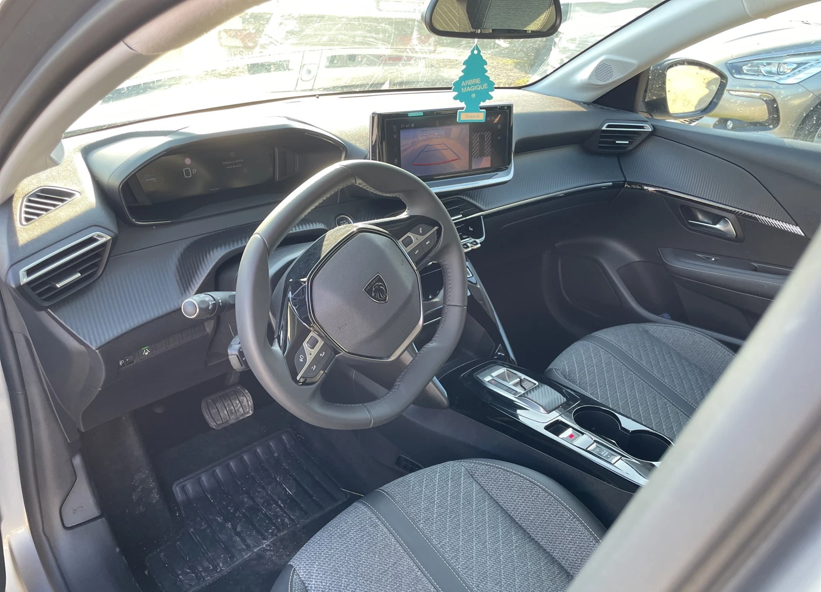 Peugeot 208 Hybrid ЗАВОДСКА ГАРАНЦИЯ ДО 2030г. - изображение 4