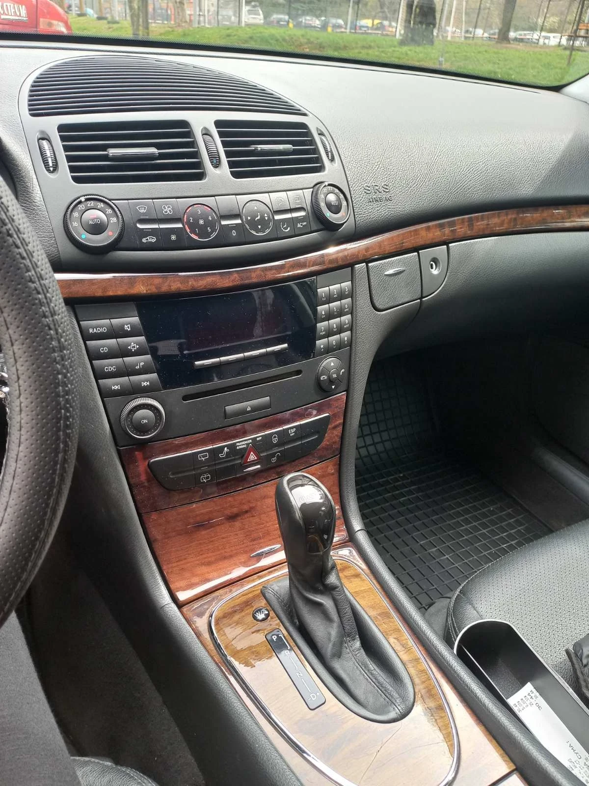 Mercedes-Benz E 200  - изображение 8