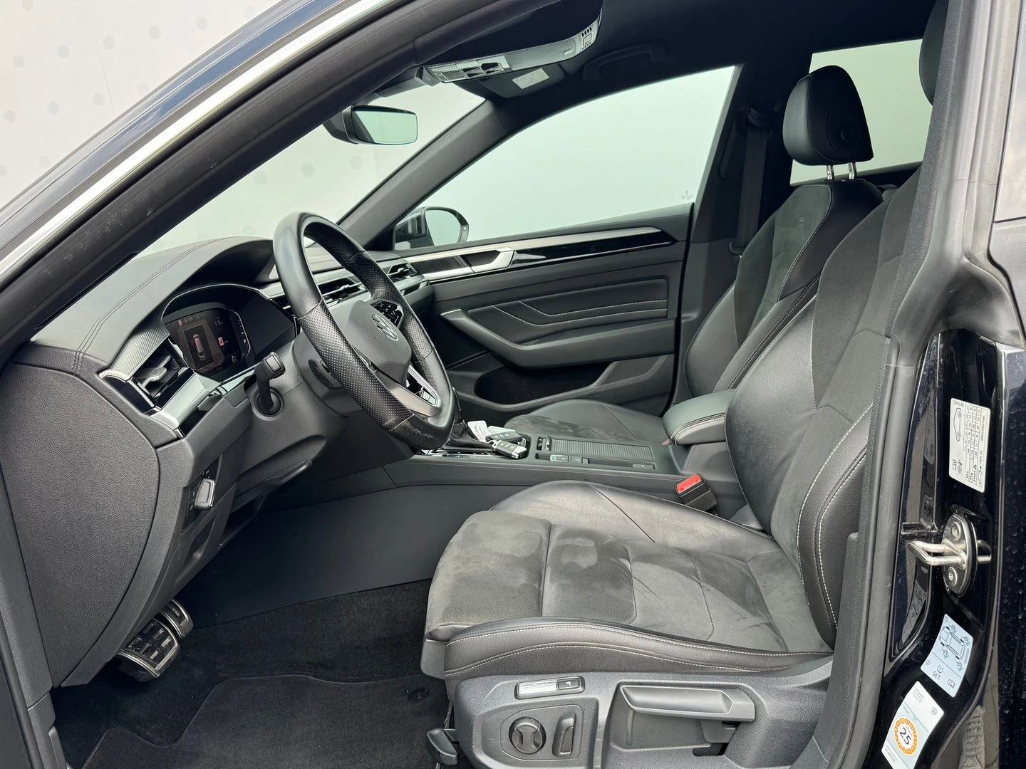 VW Arteon R-Line 2.0 TDI SCR 4MOTION DSG - изображение 5