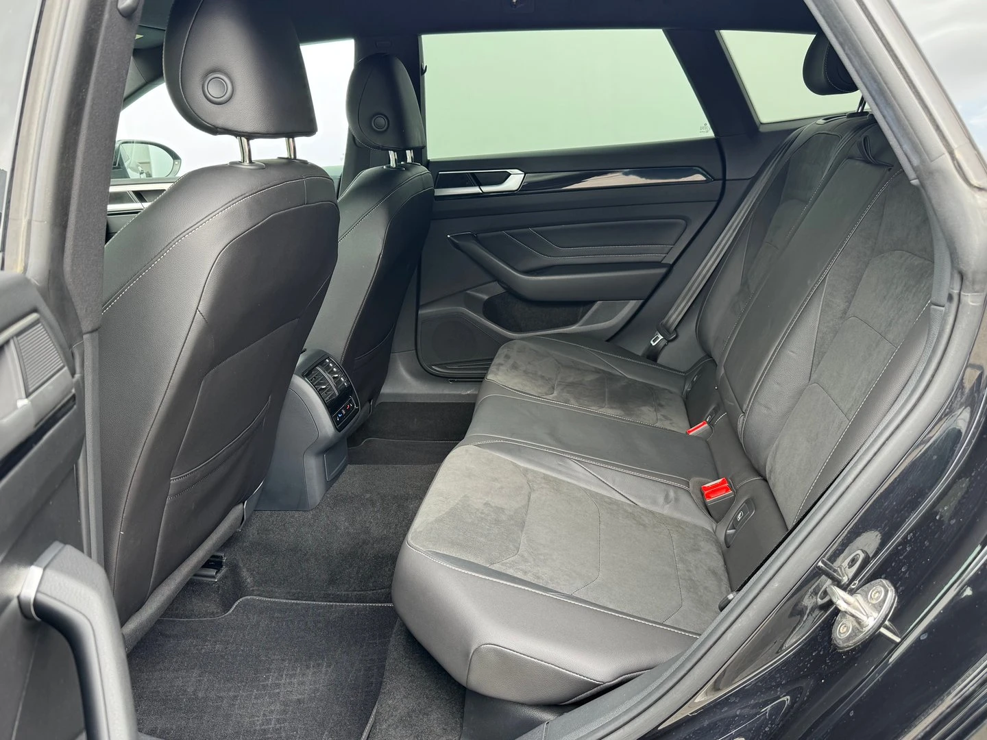 VW Arteon R-Line 2.0 TDI SCR 4MOTION DSG - изображение 7