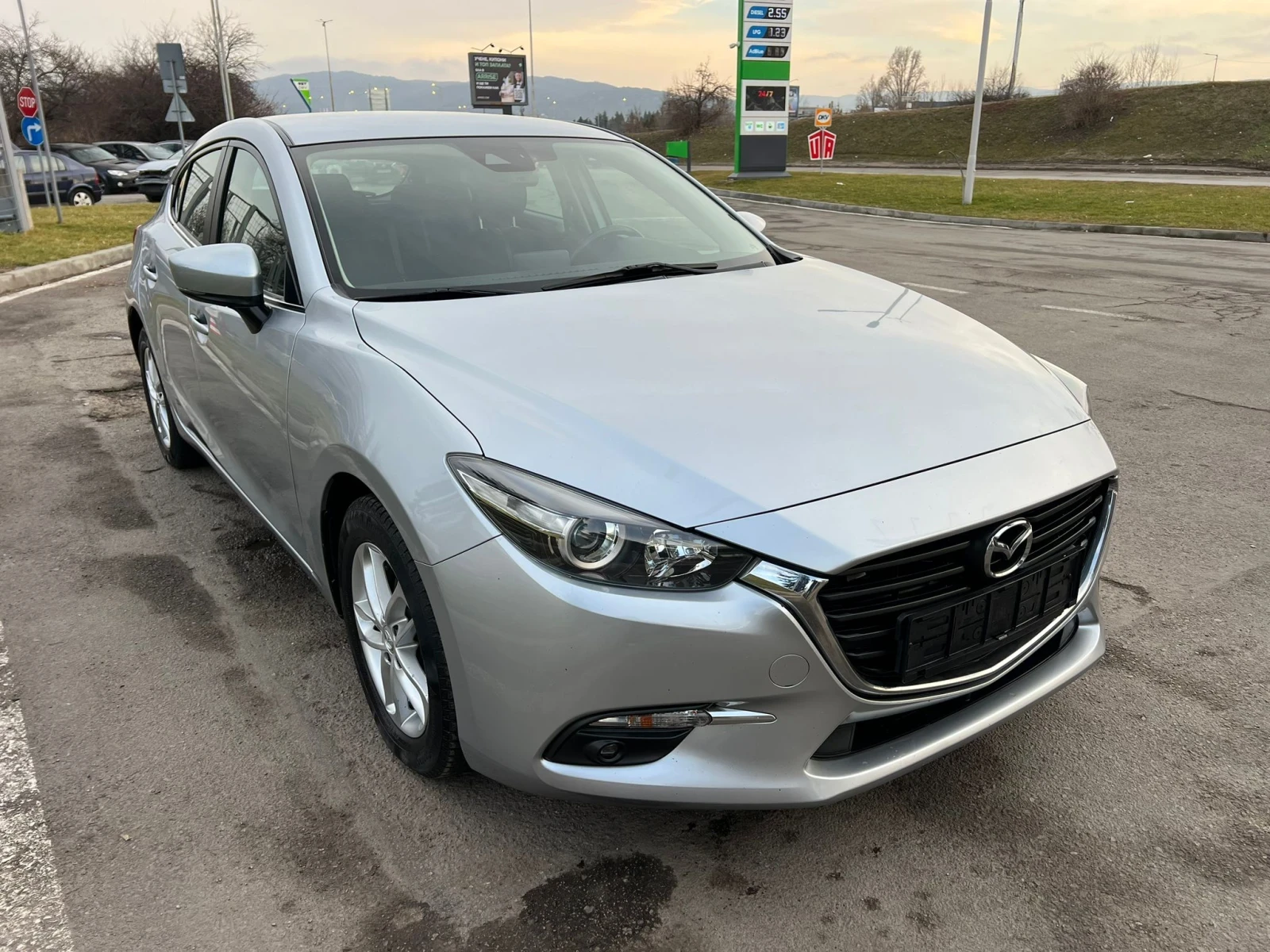 Mazda 3 1.5 d - изображение 2