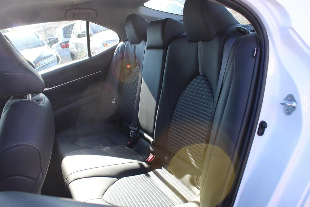 Toyota Camry SE CAM* KEYLESS* BLINDSPOT* CARPLAY* *  | Mobile.bg   7