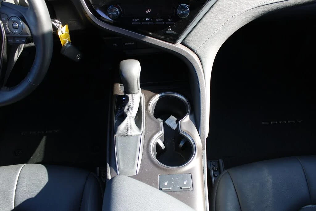 Toyota Camry SE CAM* KEYLESS* BLINDSPOT* CARPLAY* *  | Mobile.bg   10