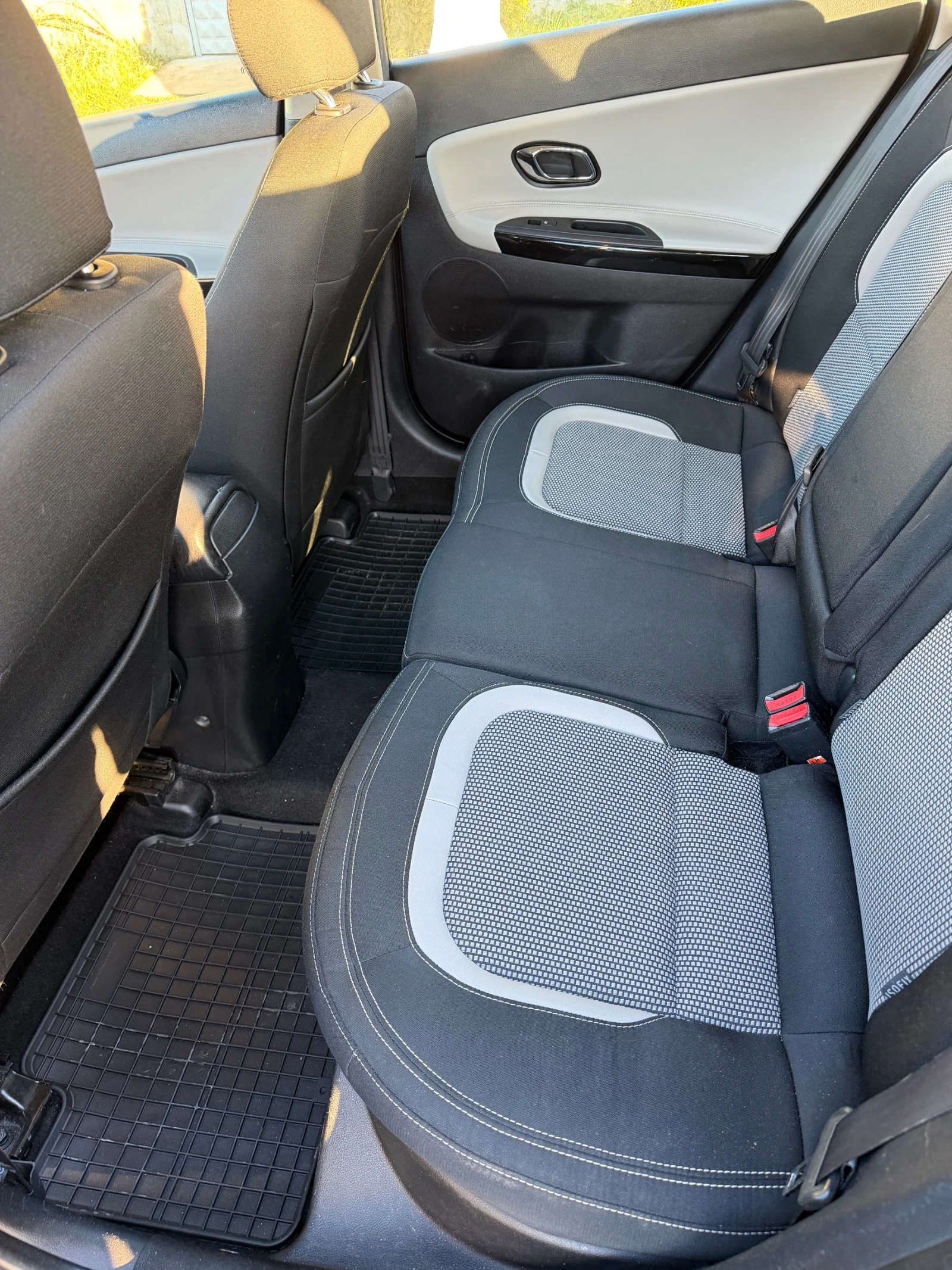 Kia Ceed 1.6CRDI/128КС/6 скорости/NAVI/КАМЕРА/LED/ , снимка 8 - Автомобили и джипове - 53787889