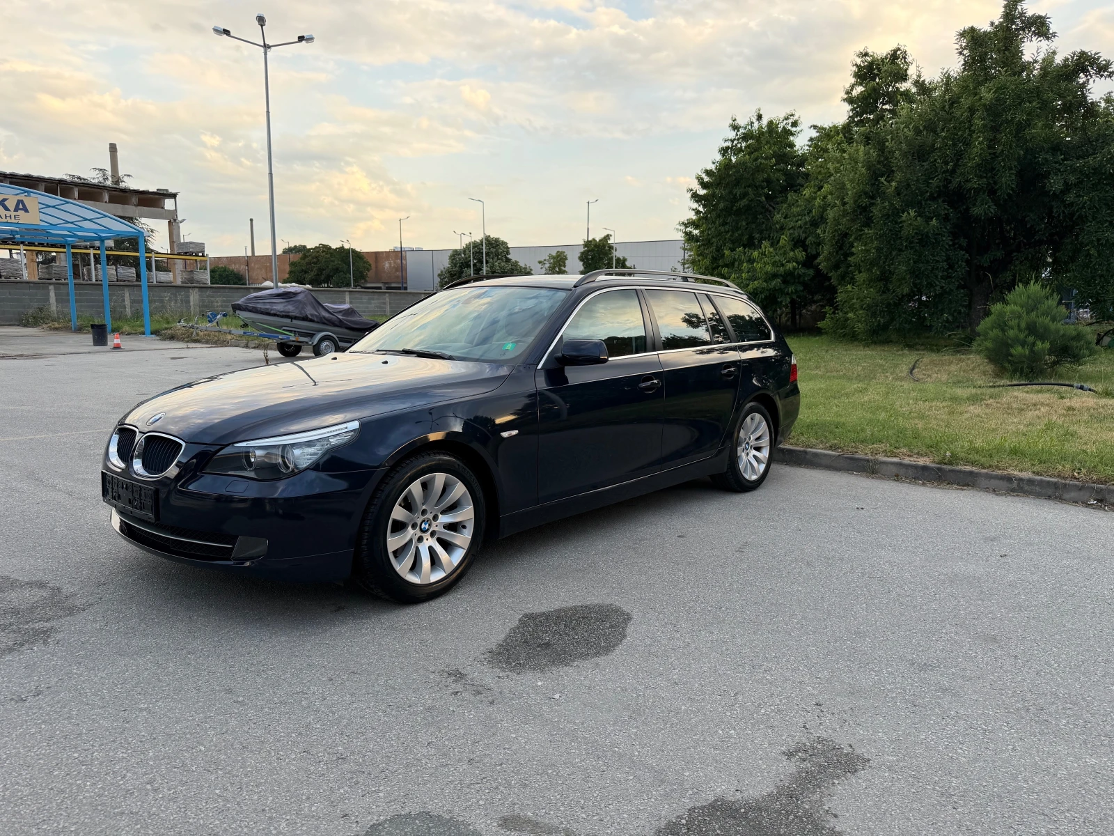 BMW 520 I Luxury, снимка 8 - Автомобили и джипове - 54803815