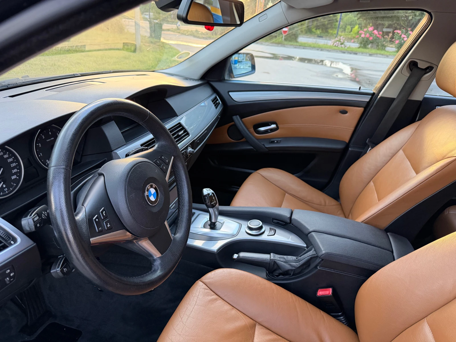 BMW 520 I Luxury, снимка 12 - Автомобили и джипове - 54803815