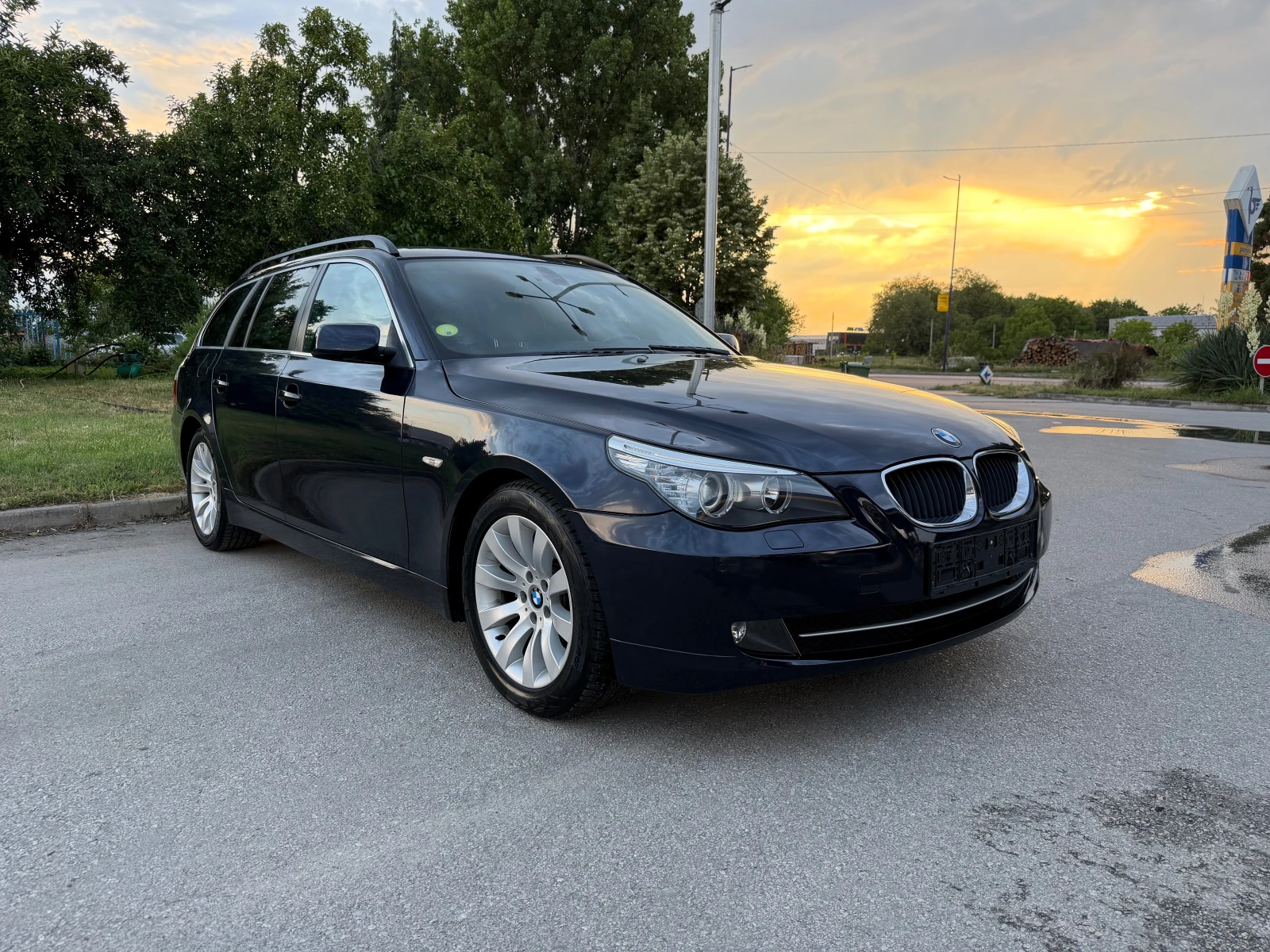 BMW 520 I Luxury, снимка 2 - Автомобили и джипове - 54803815