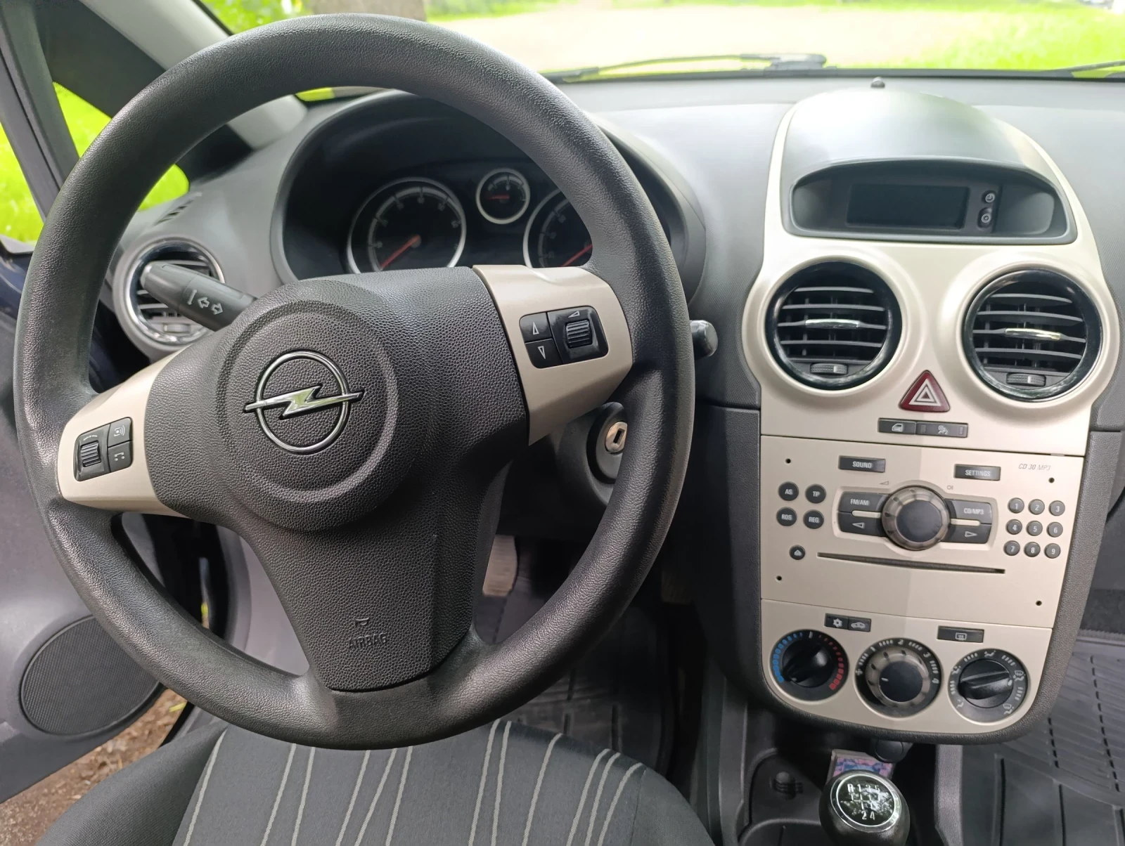Opel Corsa 1.4 ГАЗ/Бензин Уникат, снимка 10 - Автомобили и джипове - 54803878