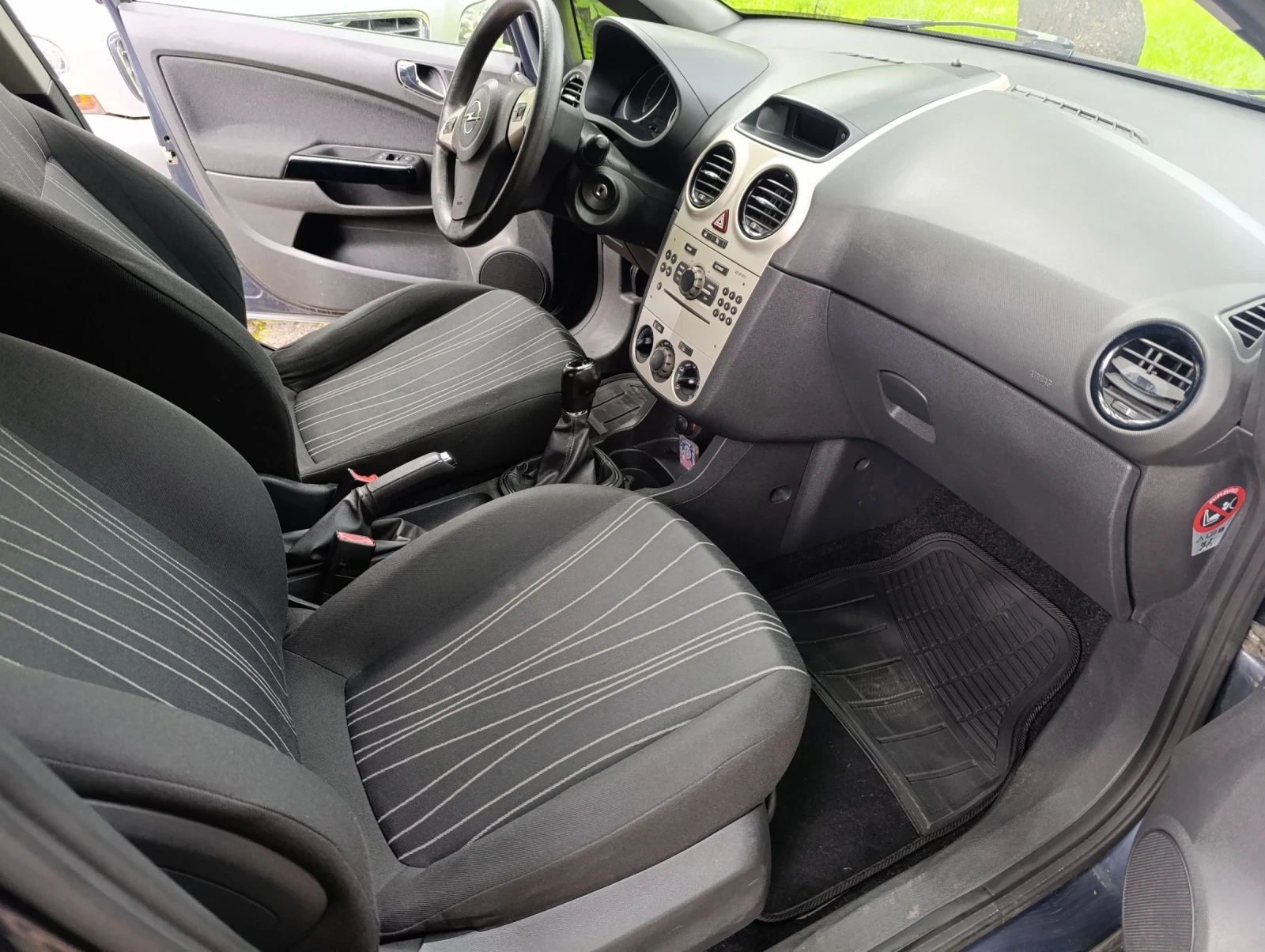 Opel Corsa 1.4 ГАЗ/Бензин Уникат, снимка 12 - Автомобили и джипове - 54803878