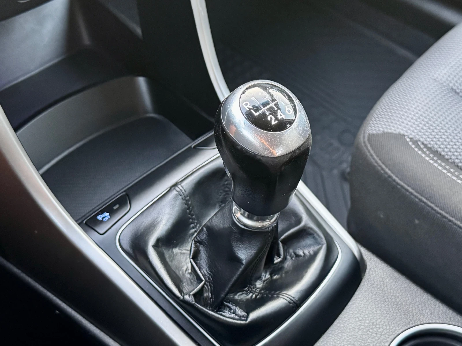 Hyundai I30 Hyundai i30 1. 6 CRDi, снимка 15 - Автомобили и джипове - 55674553
