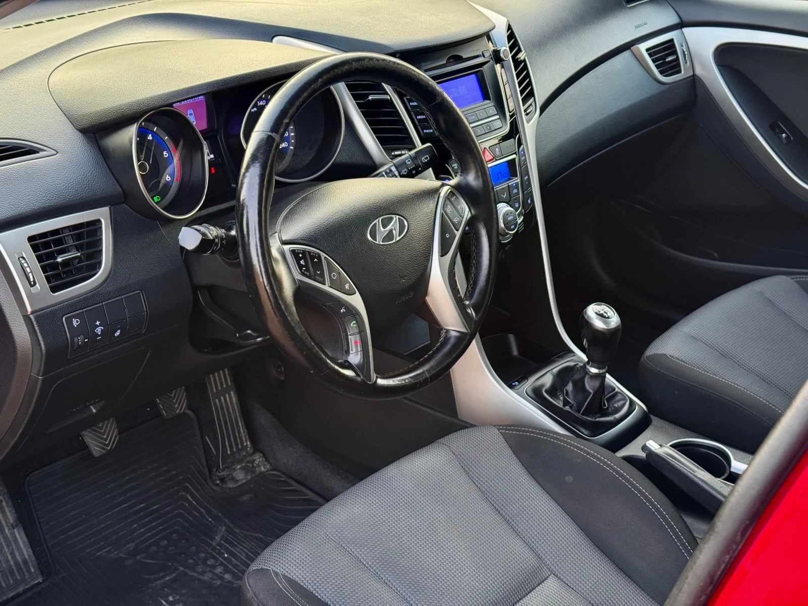 Hyundai I30 Hyundai i30 1. 6 CRDi, снимка 8 - Автомобили и джипове - 55674553