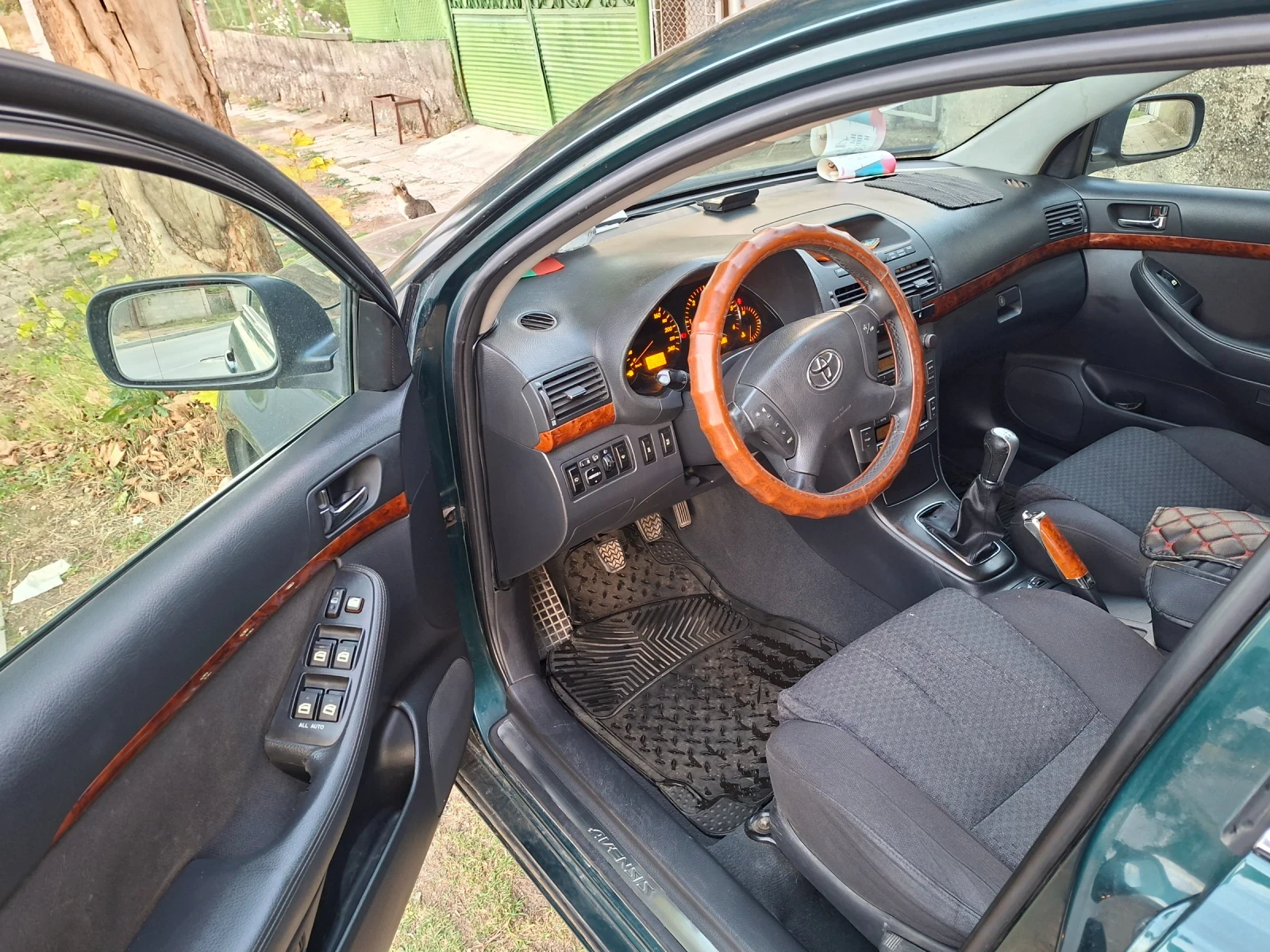 Toyota Avensis D-4D , снимка 9 - Автомобили и джипове - 55728708