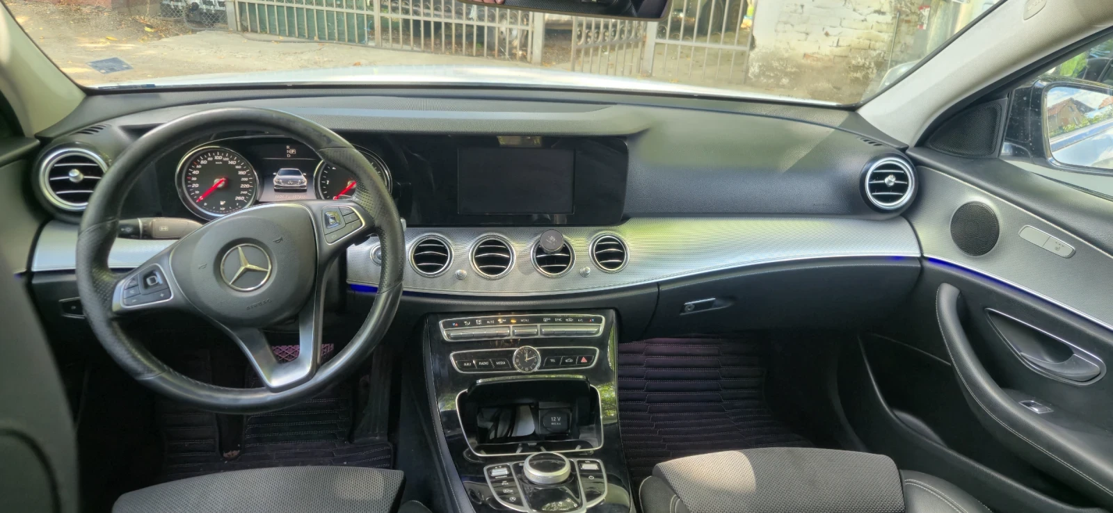 Mercedes-Benz E 220 2.2, снимка 11 - Автомобили и джипове - 56184972