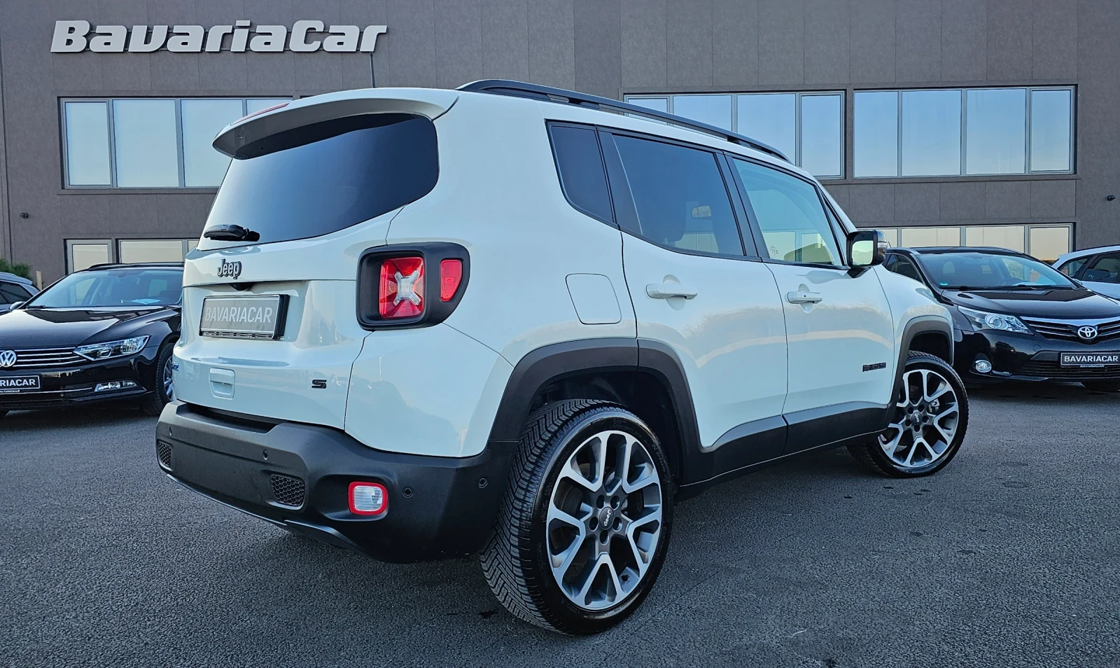 Jeep Renegade  4xe PLUG-IN HYBRID* * Aut.* 4x4* 241PS* Euro6 - изображение 4