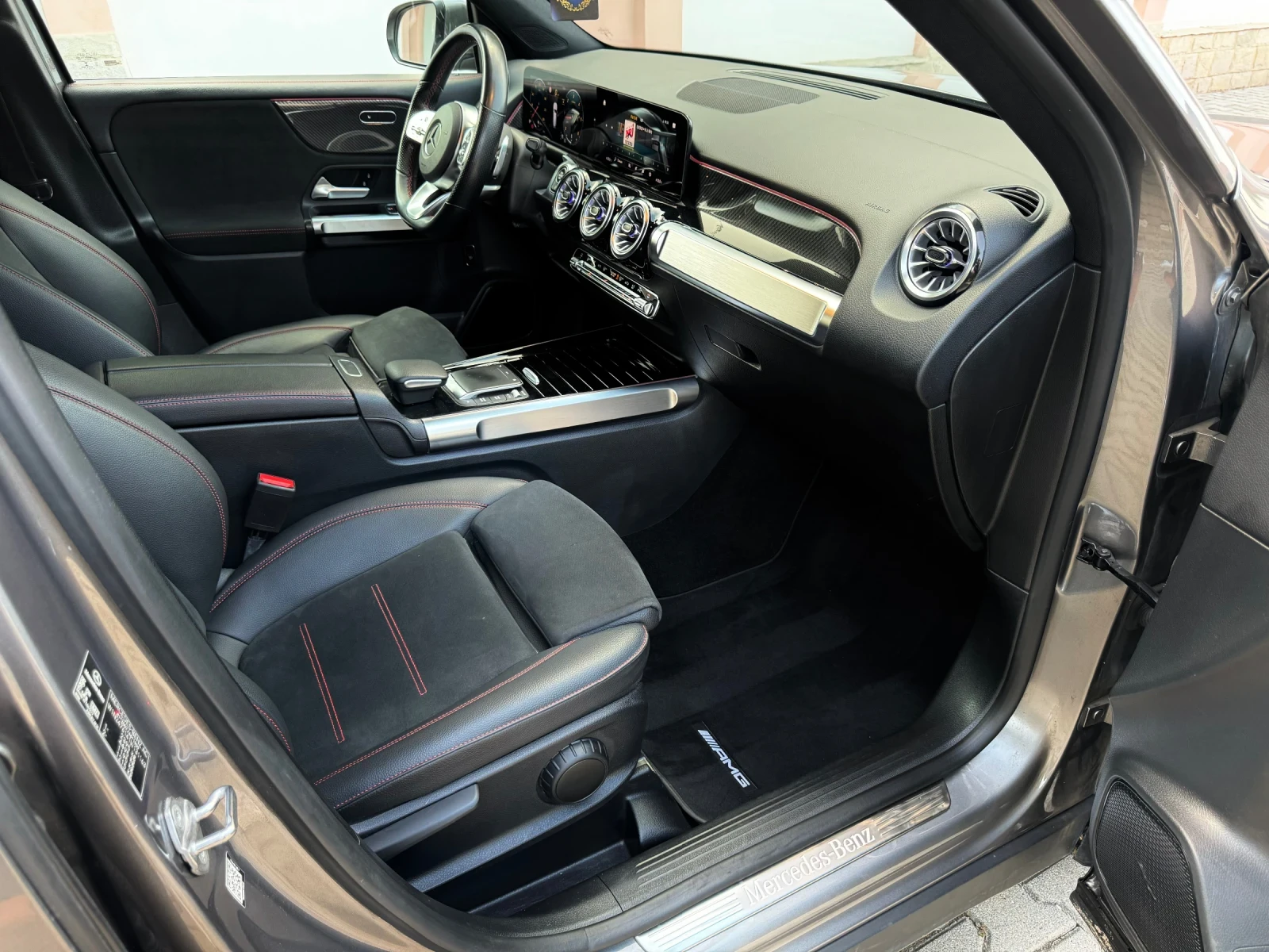 Mercedes-Benz GLB 220cdi/AMG/Keyless/Digital/Ambient/7местен - изображение 10
