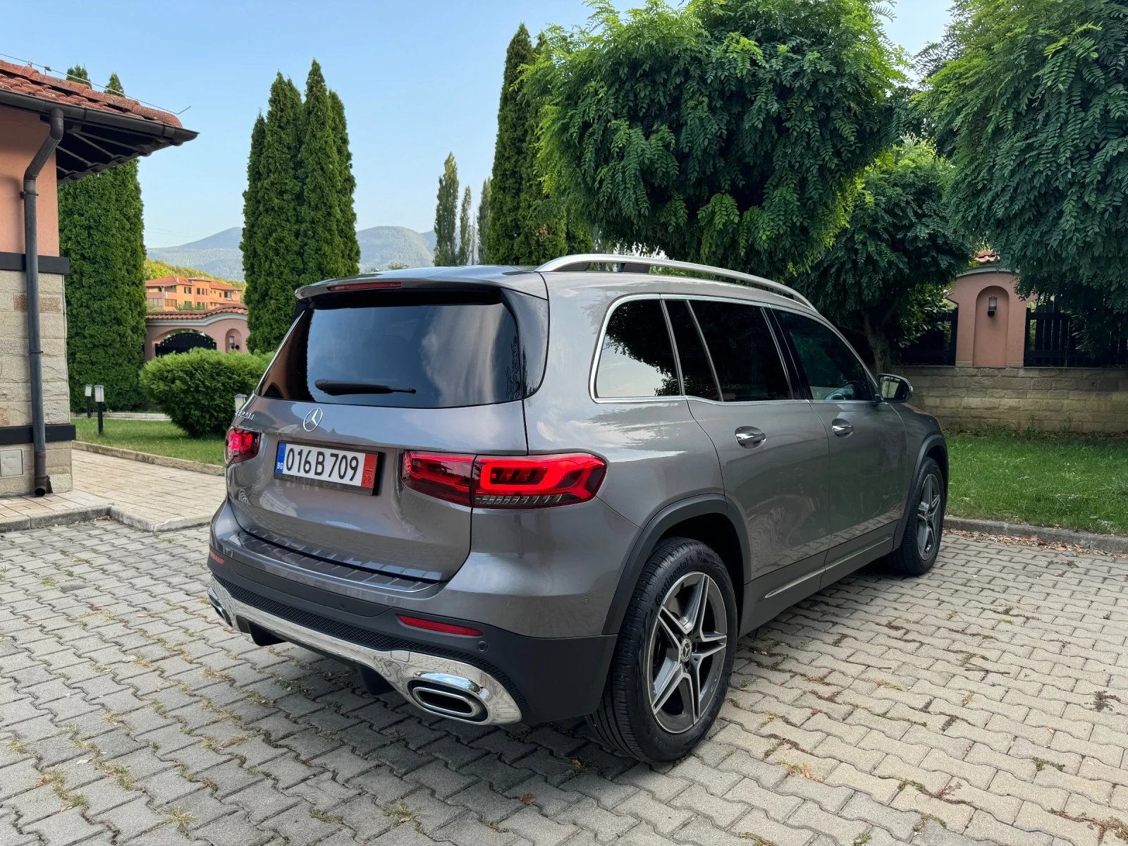 Mercedes-Benz GLB 220cdi/AMG/Keyless/Digital/Ambient/7местен - изображение 4