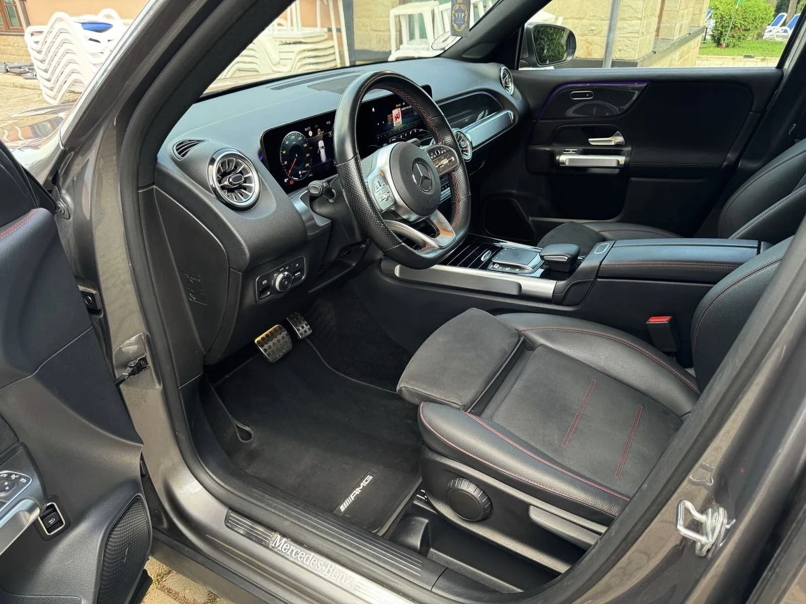 Mercedes-Benz GLB 220cdi/AMG/Keyless/Digital/Ambient/7местен - изображение 8