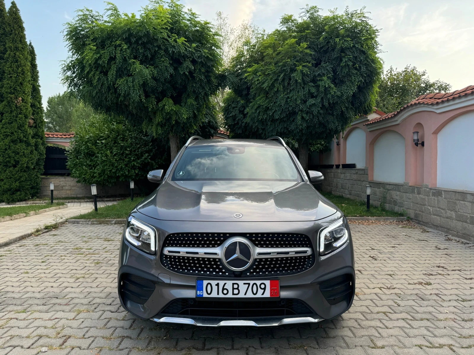 Mercedes-Benz GLB 220cdi/AMG/Keyless/Digital/Ambient/7местен - изображение 2