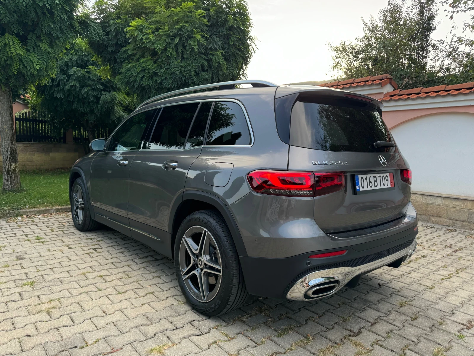 Mercedes-Benz GLB 220cdi/AMG/Keyless/Digital/Ambient/7местен - изображение 6