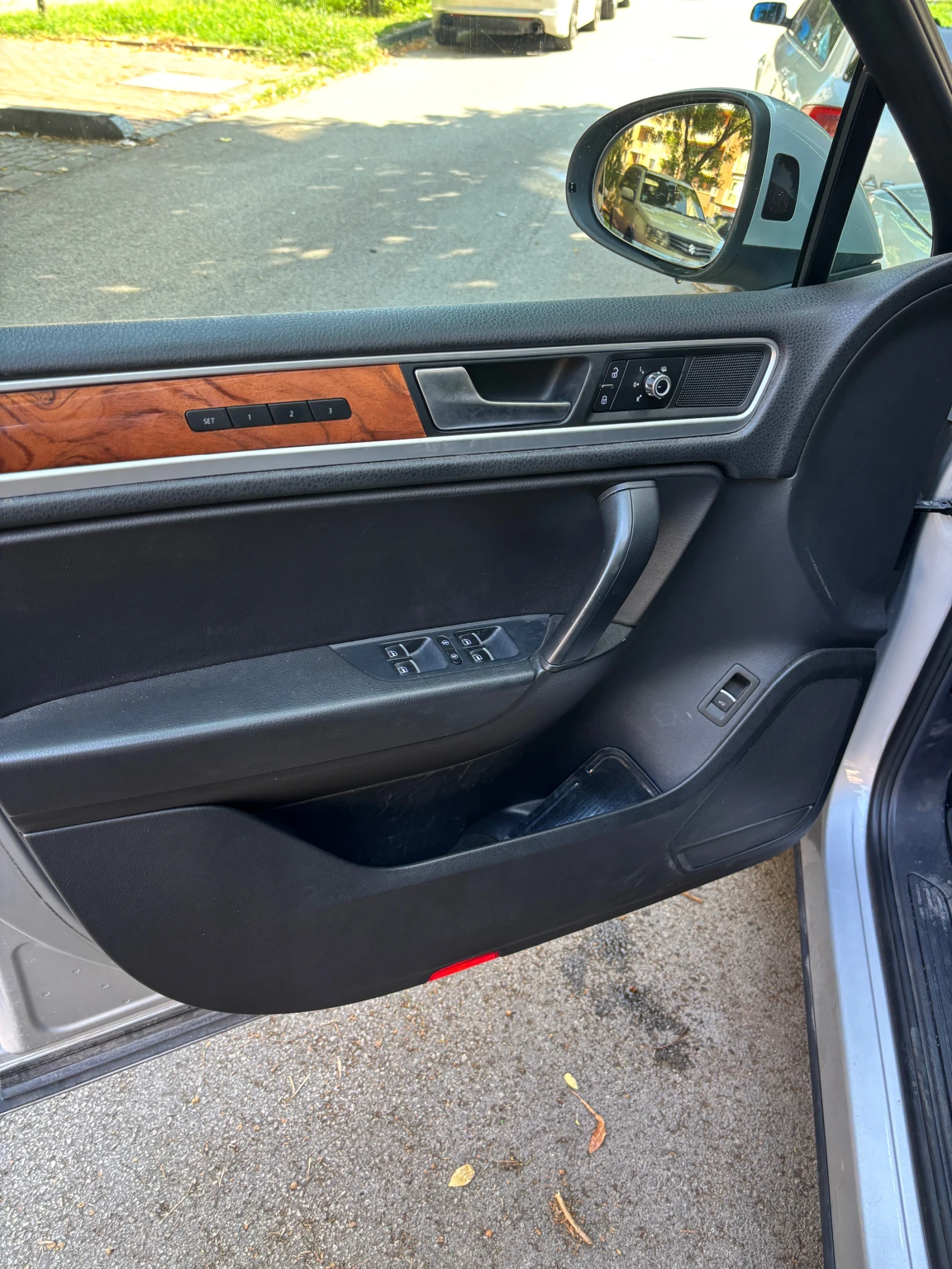 VW Touareg 3.0 TDI, снимка 13 - Автомобили и джипове - 54317872