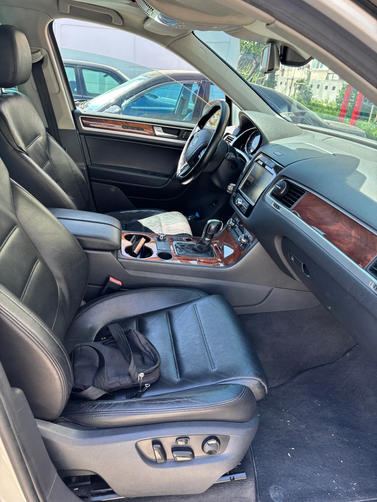 VW Touareg 3.0 TDI, снимка 7 - Автомобили и джипове - 54317872