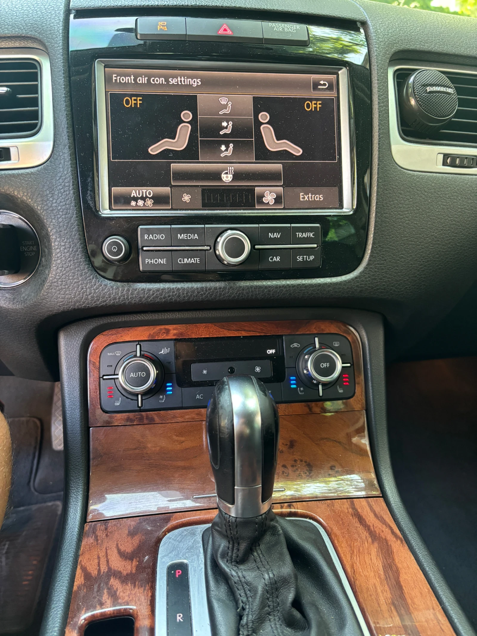 VW Touareg 3.0 TDI, снимка 15 - Автомобили и джипове - 54317872