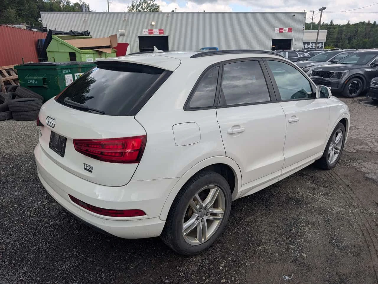 Audi Q3 Komfort | CARFAX | БЕЗ ИНЦИДЕНТИ, снимка 4 - Автомобили и джипове - 55483204