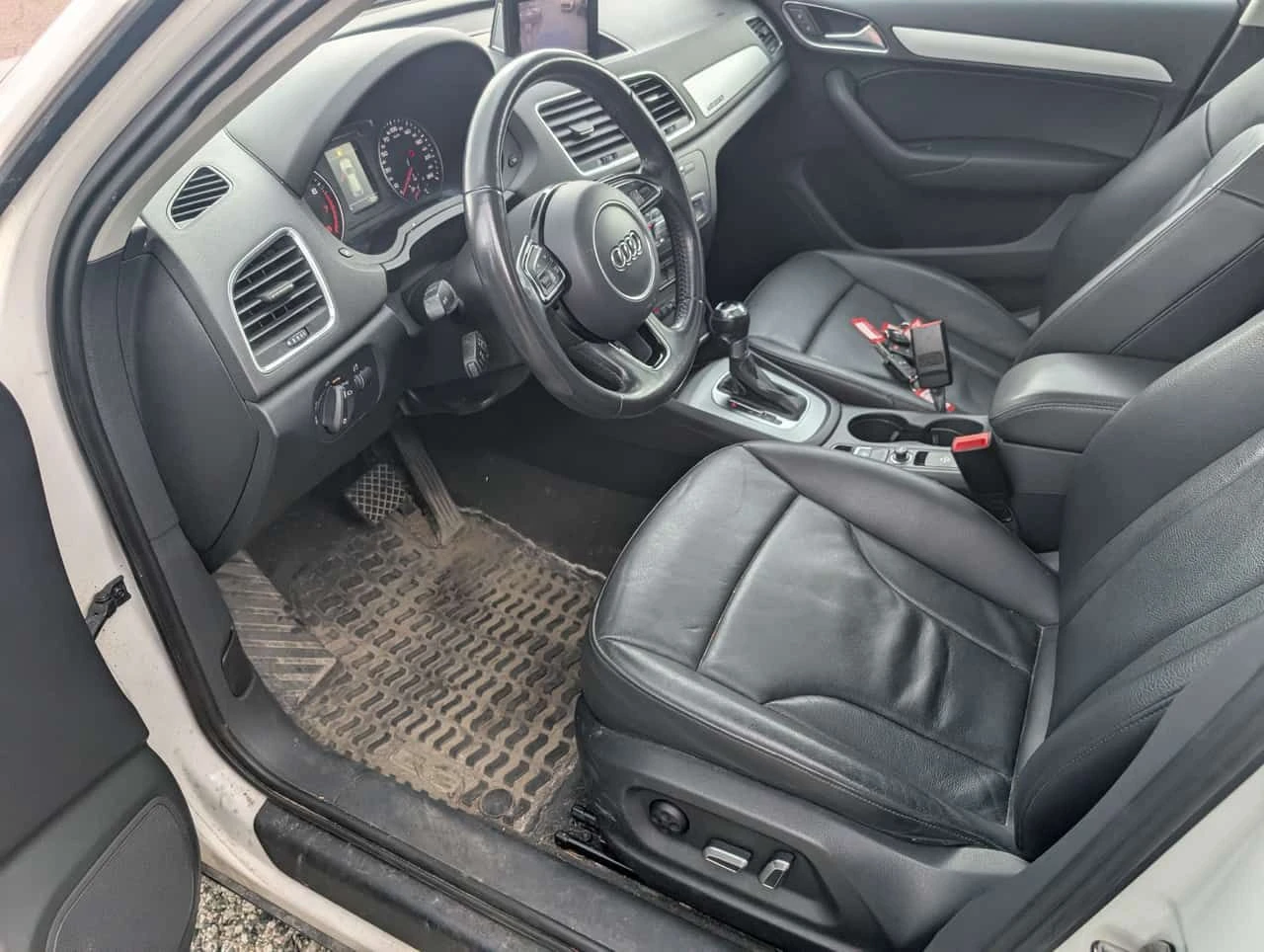 Audi Q3 Komfort | CARFAX | БЕЗ ИНЦИДЕНТИ, снимка 9 - Автомобили и джипове - 55483204