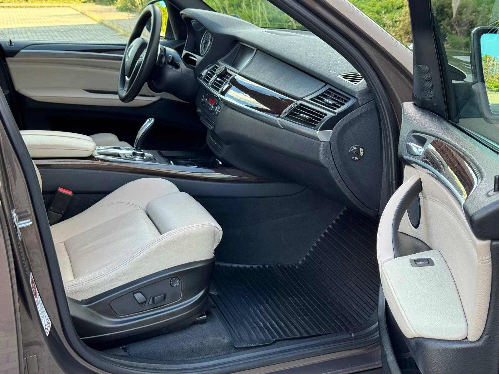 BMW X5 3.0D Facelift/360/Keyless/Панорама/Обслужен, снимка 9 - Автомобили и джипове - 55962356