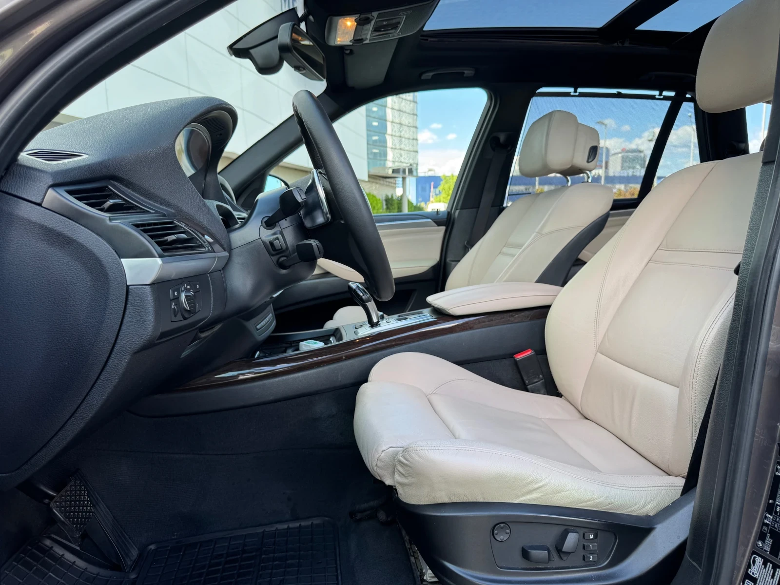 BMW X5 3.0D Facelift/360/Keyless/Панорама/Обслужен, снимка 8 - Автомобили и джипове - 55962356