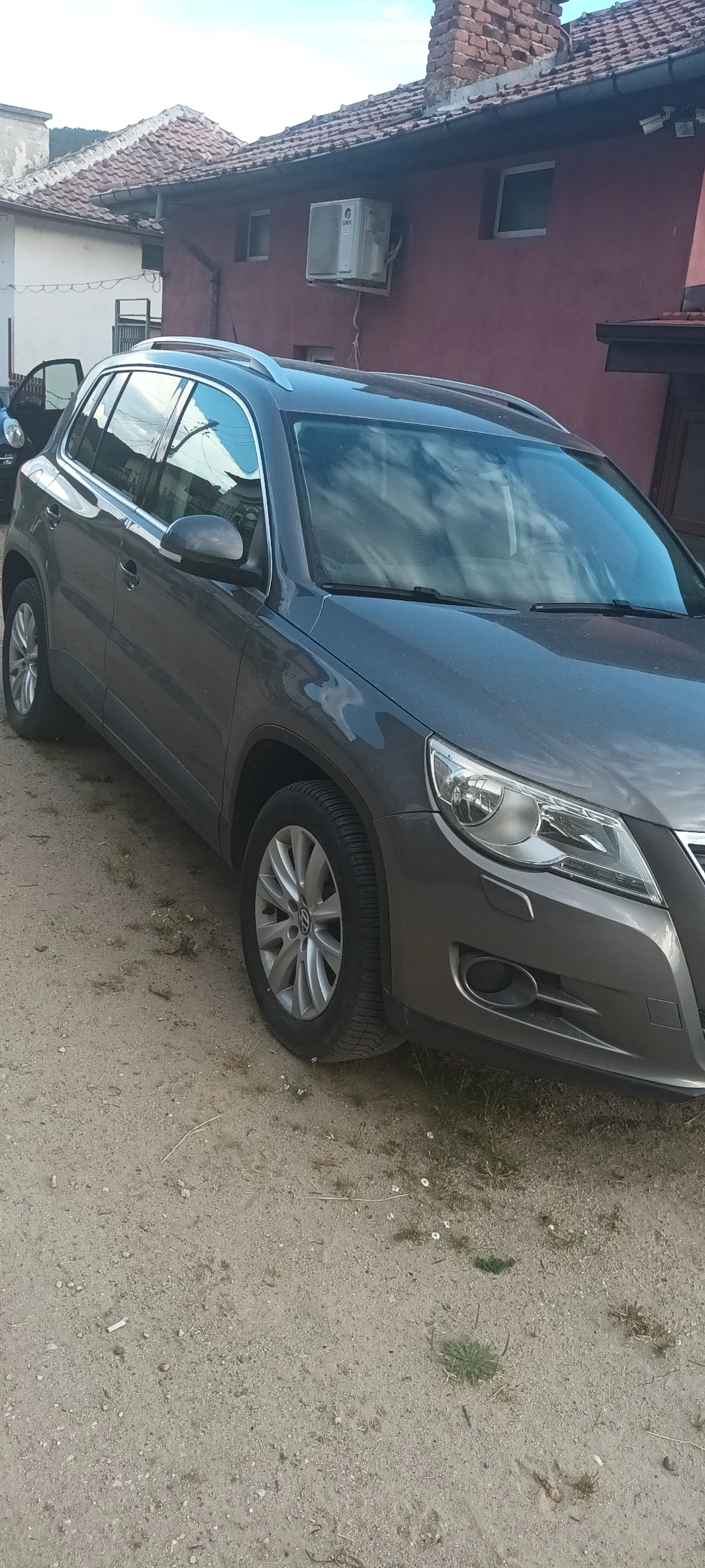 VW Tiguan Джип