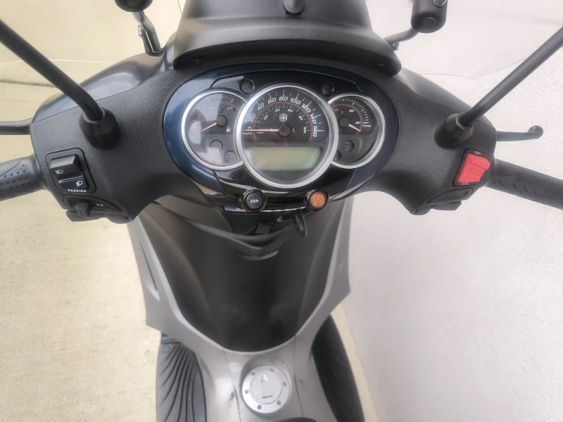 Piaggio Beverly 350 ie, ABS/ASR, снимка 4 - Мотоциклети и мототехника - 47868692