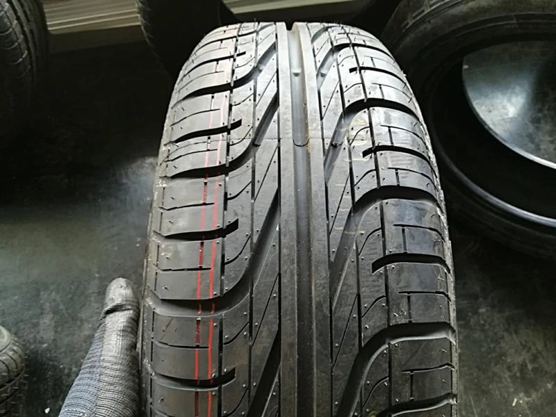 Гуми Летни 205/65R15, снимка 1 - Гуми и джанти - 22770732