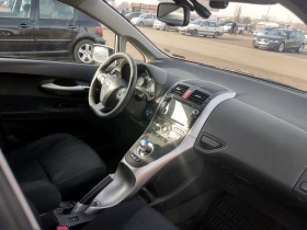 Toyota Auris, снимка 13