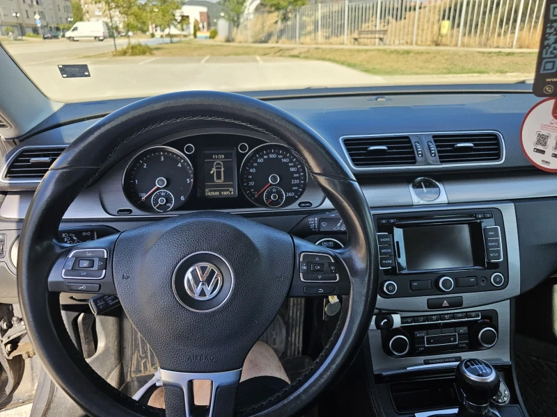 VW Passat 1.6tdi, снимка 6 - Автомобили и джипове - 47841163