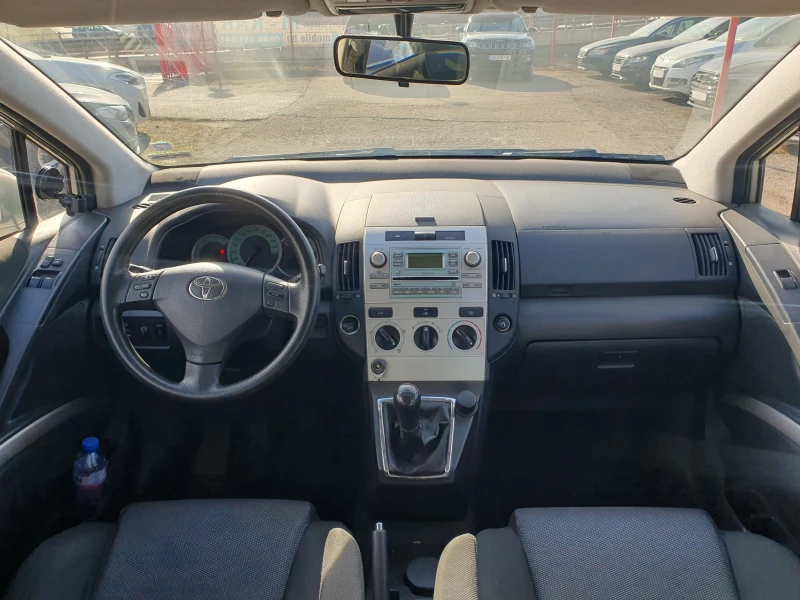 Toyota Corolla verso 2.0 D4D, снимка 10 - Автомобили и джипове - 48864740