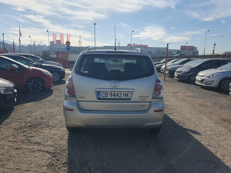 Toyota Corolla verso 2.0 D4D, снимка 4 - Автомобили и джипове - 48864740