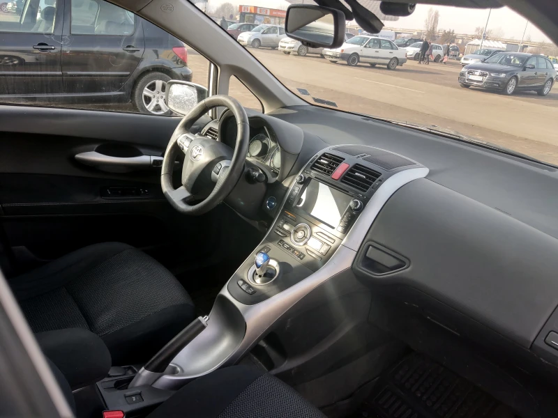 Toyota Auris, снимка 13 - Автомобили и джипове - 48888760