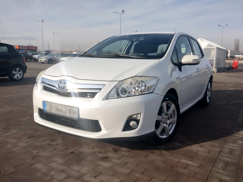 Toyota Auris, снимка 11 - Автомобили и джипове - 48888760