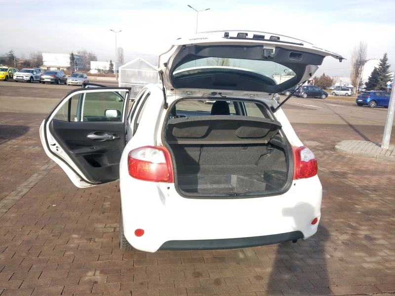 Toyota Auris, снимка 5 - Автомобили и джипове - 48888760