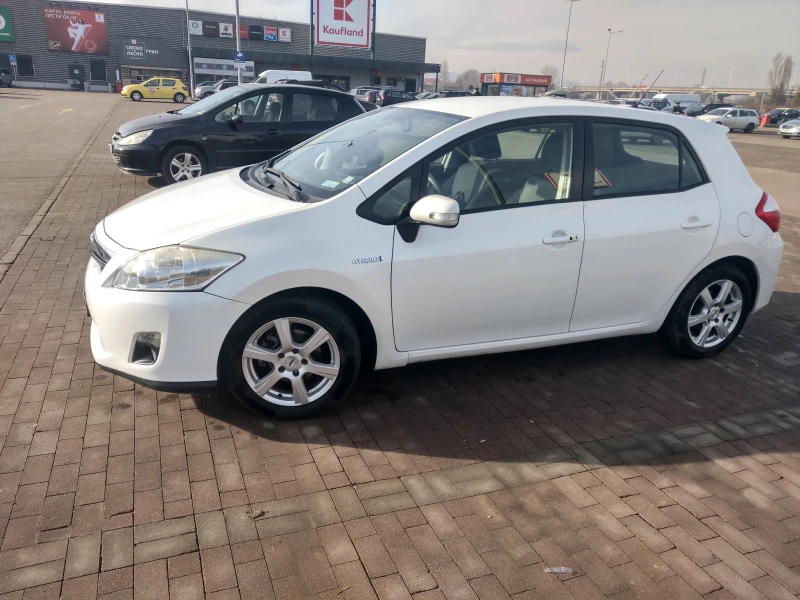 Toyota Auris, снимка 3 - Автомобили и джипове - 48888760