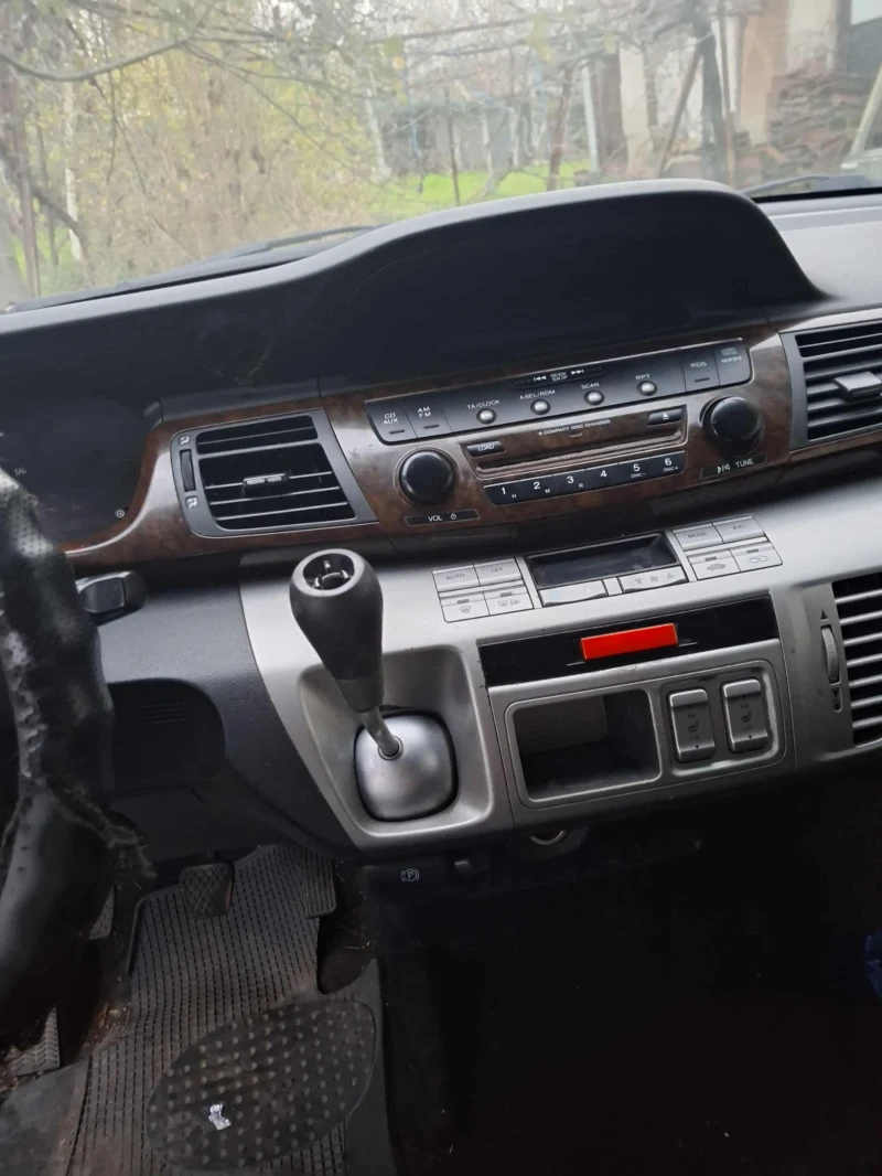 Honda Fr-v 2.2, снимка 7 - Автомобили и джипове - 52655277