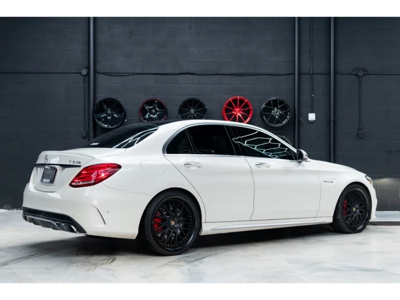 Mercedes-Benz C 63 AMG S* V8 Biturbo* PERFORMANCE EXHAUST* Keyless* PANO*, снимка 5 - Автомобили и джипове - 52855761