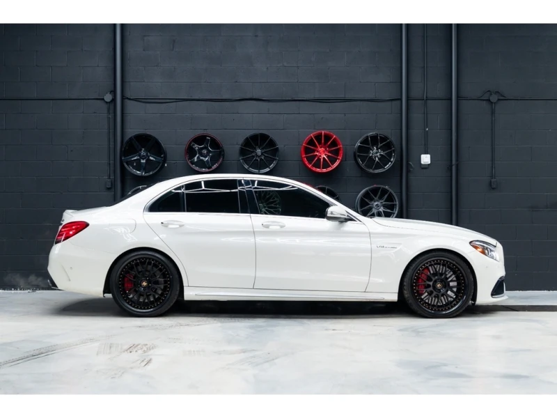 Mercedes-Benz C 63 AMG S* V8 Biturbo* PERFORMANCE EXHAUST* Keyless* PANO*, снимка 6 - Автомобили и джипове - 52855761