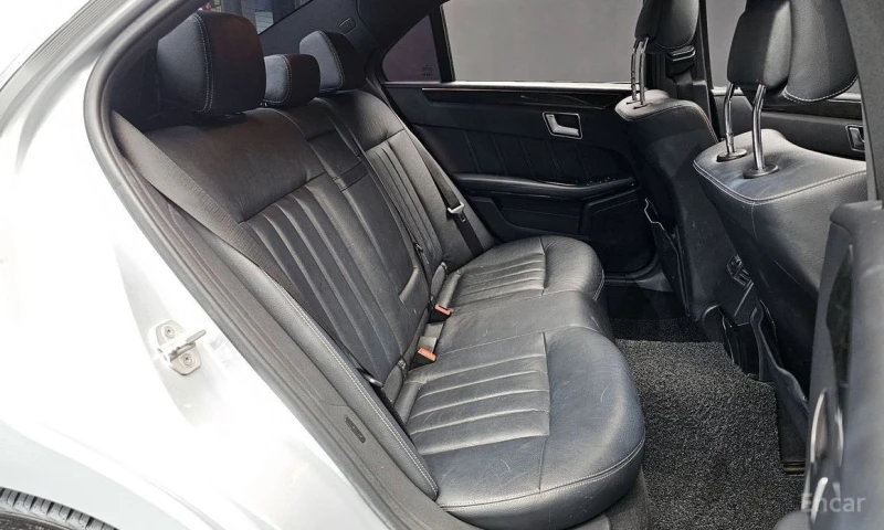 Mercedes-Benz E 220, снимка 12 - Автомобили и джипове - 52938964