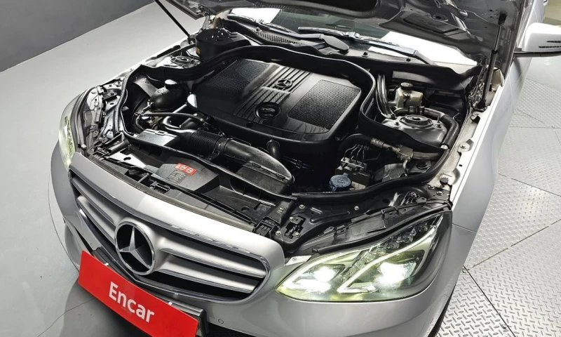 Mercedes-Benz E 220, снимка 6 - Автомобили и джипове - 52938964