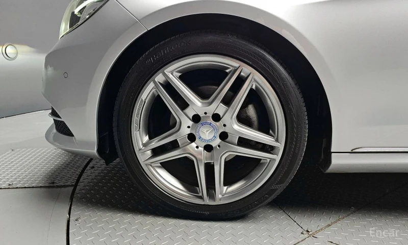 Mercedes-Benz E 220, снимка 5 - Автомобили и джипове - 52938964