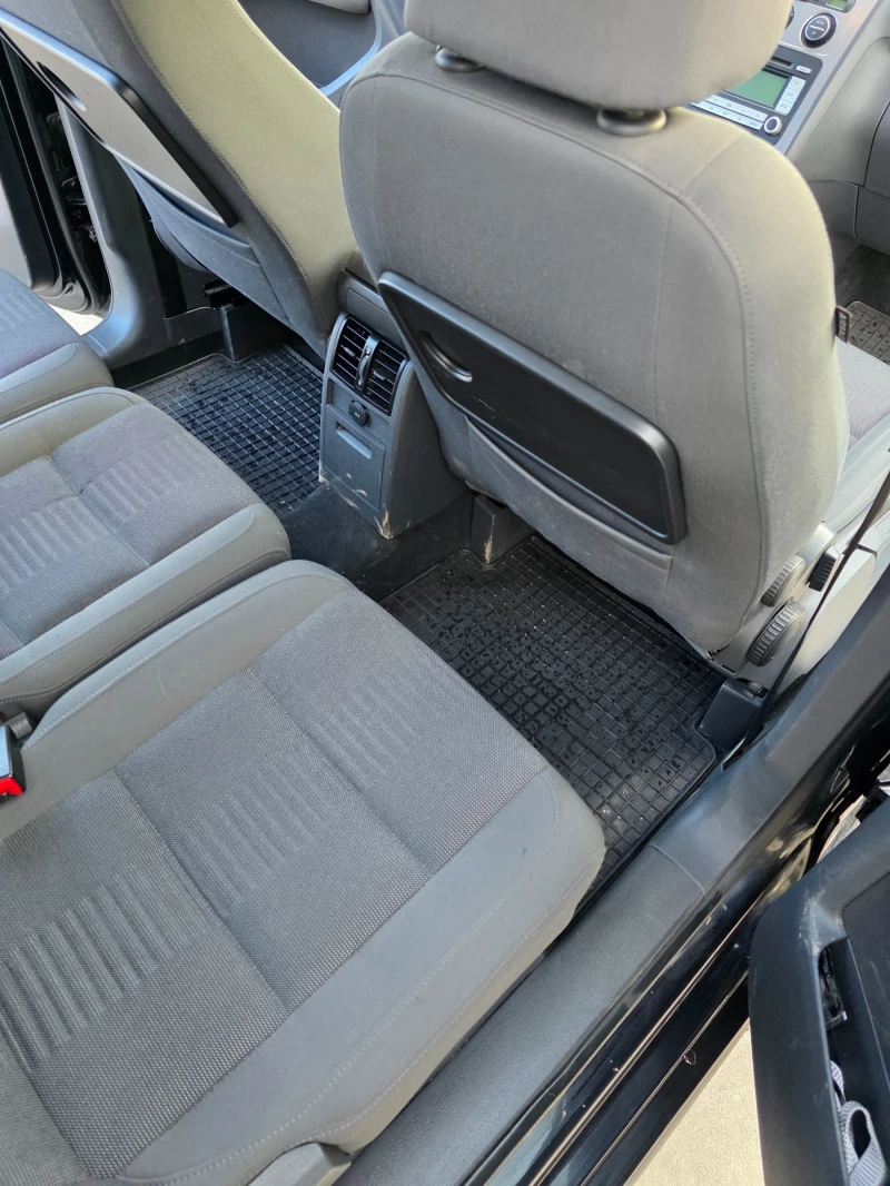 VW Touran 2.0 TDI BMM, снимка 13 - Автомобили и джипове - 53012620