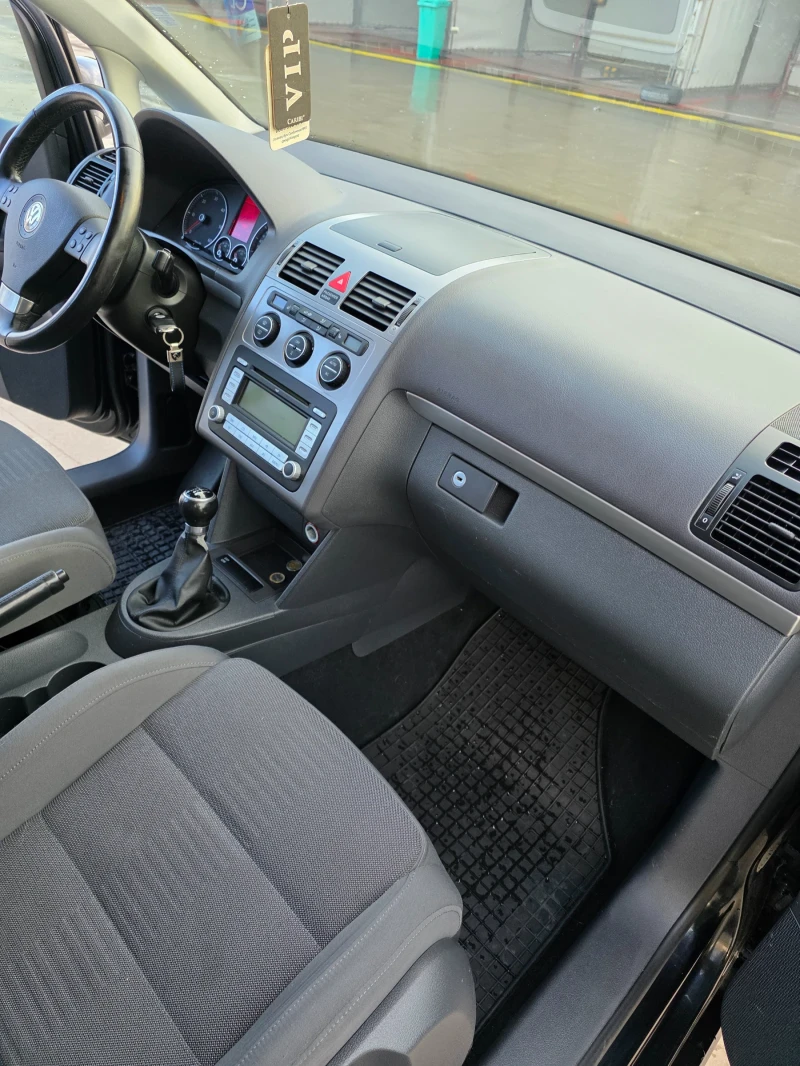 VW Touran 2.0 TDI BMM, снимка 12 - Автомобили и джипове - 53012620